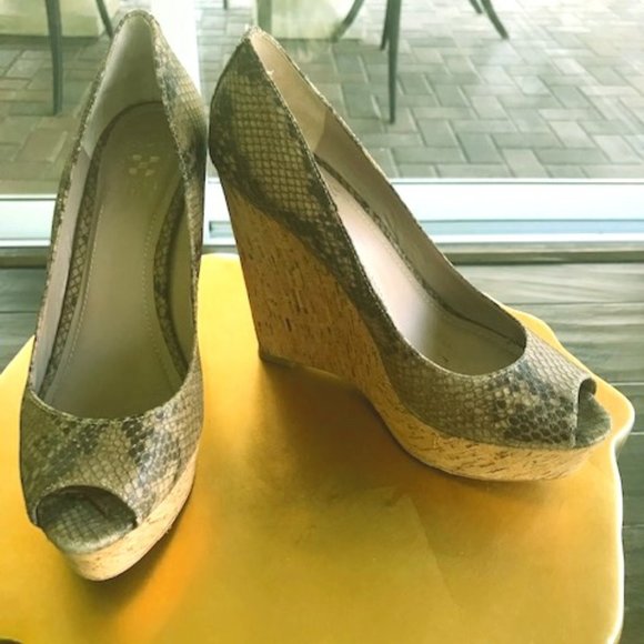 Vince Camuto snakeskin cork wedges with peep toe - Picture 1 of 3